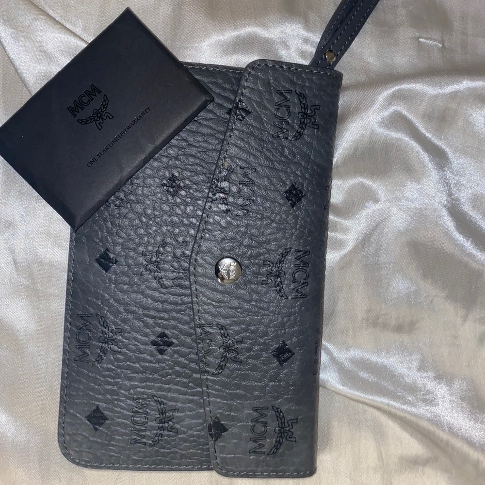 MCM 100% AUTHENTIC WRISTLET ..